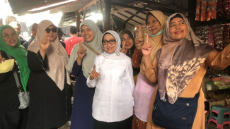 Di Pasar Sumobito, Warga Sebut Mundjidah Sosok Tak Kenal Lelah Dan Dekat Rakyat