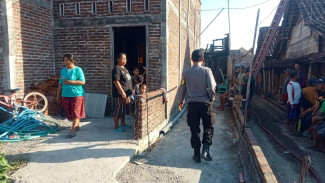 Korsleting Listrik, Rumah Warga di Kabuh Jombang Terbakar