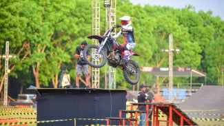 Sengit! Puluhan Kroser Nasional Gaspol Habis-habisan di Final Trial Game Dirt 2024 Malang