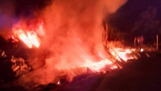 Pabrik Helm di Jombang Terbakar, Diduga Karena Konsleting Listrik