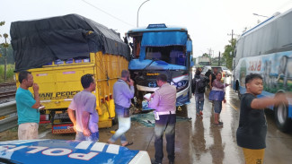 Ugal-ugalan di Jalan Raya, Bus Sugeng Rahayu Terlibat Laka Beruntun di Jombang