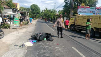 Hendak Belok, Emak-emak di Jombang Tewas Tertabrak Truk