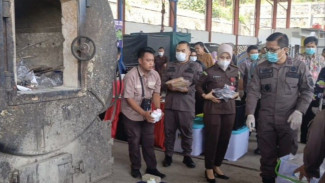 Kejari Kota Batu Musnahkan BB 48 Kasus Inkrah