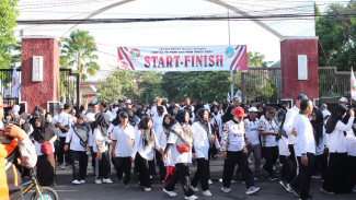 Ribuan Guru Pasuruan Meriahkan Jalan Sehat HUT PGRI ke-79