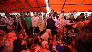 Pastikan Kebutuhan Tercukupi, Mensos Tinjau Langsung Korban Banjir Pasuruan