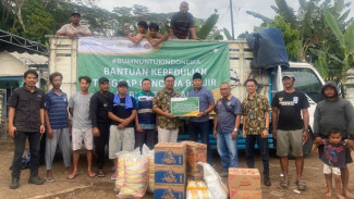 Ratusan Paket Sembako Dikirim Petrokimia Untuk Korban Banjir Malang Selatan