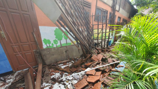 Sudah Diajukan 5 Tahun Silam Tapi Tak Diperbaiki, Atap Sekolah di Mojokerto Ambruk