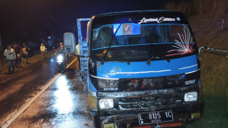 Pemotor Tewas Usai Sruduk Truk di Bahu Jalan Ploso Jombang
