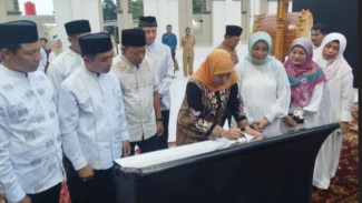 Gubernur Jatim Khofifah Resmikan Miniatur Masjid Nabawi Senilai Rp15 Miliar
