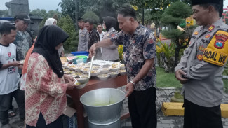 Polsek Jombang Gelar Bukber Bareng 150 Abang Becak