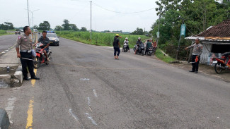 Pemotor di Jombang Tewas Tertabrak Truk Saat Menyebrang