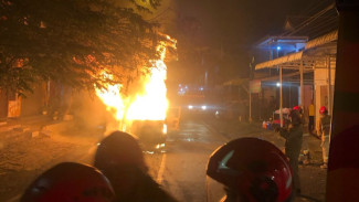 Mobil Terbakar Hebat di Kota Batu Diduga Angkut BBM Ilegal, Sopir Kabur