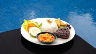 Aston Inn Batu Hadirkan Sensasi Menu Signature Bebek Hitam Madura