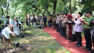Lestarikan Bumi, Ini Penampakan Program 1 Pengantin 1 Pohon di Jombang
