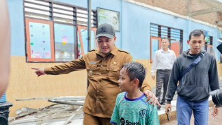 Bupati Pasuruan Janji Segera Perbaiki Atap SDN Petung III yang Ambruk