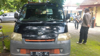 Bocah 9 Tahun di Jombang Tewas Usai Tertimpa Muatan Hollow yang Lepas