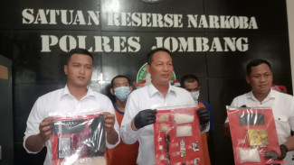 Polres Jombang Tangkap 2 Pengedar Narkoba Bersama Ratusan Gram Sabu dan Pil Ekstasi