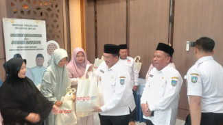 Ribuan Guru Ngaji di Jombang Terima Bantuan dari Keluarga Bupati