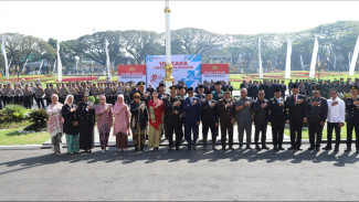 Kapolresta Malang Kota Pimpin Upacara Hari Bhayangkara Beri Penghargaan pada 5 Perwira