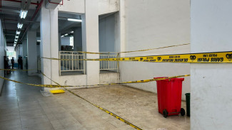 Pedagang Sempat Mengira Suara Sampah Jatuh dari Atas Ternyata Pekerja Jatuh