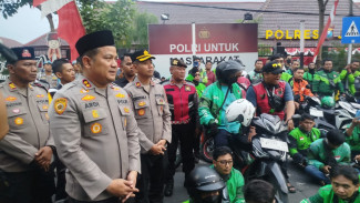 Ratusan Ojek Online Jombang Geruduk Polres, Tuntut Kasus Kematian Affan Kurniawan Diusut Tuntas