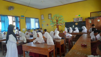 Guru Honorer Jombang Keluhkan TPG 2025 Belum Cair Hingga Akhir Agustus
