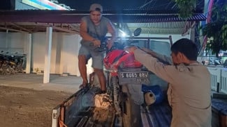 Kecelakaan Truk vs Motor di Jalan Raya Kabuh Jombang, Pengendara Luka Patah Kaki