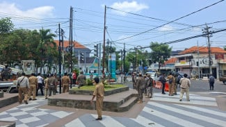 Satpol PP Pemkab Jombang Kembali Tertibkan Kabel FO Bodong