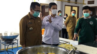 Sidak Dapur SPPG, Wali Kota Batu : Konsisten, Layani Dengan Baik