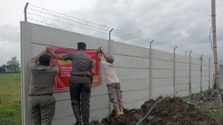 Satpol PP Jombang Stop Pembangunan 2 Pabrik di Mojoagung Tak Punya Izin PBG