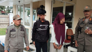 Satpol PP Jombang Amankan Pasangan Bermesraan di Alun-alun, Satu Pelajar