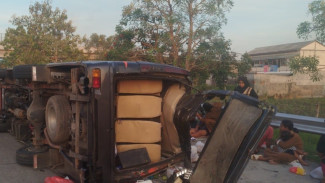 Kecelakaan Elf di Tol Jombang, 20 Penumpang Alami Luka-Luka
