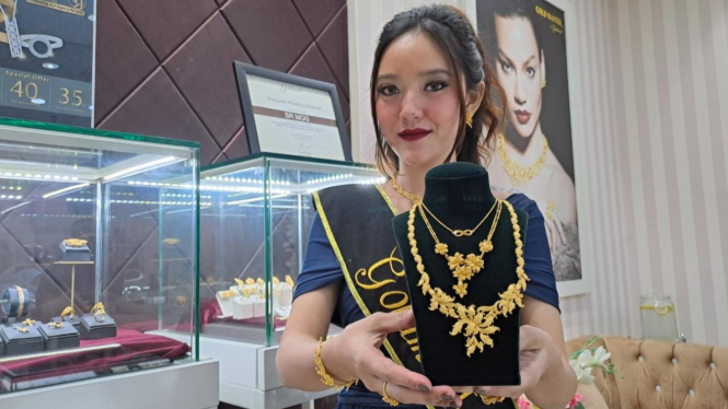 Perhiasan emas 24 karat impor koleksi Goldmart MOG Malang