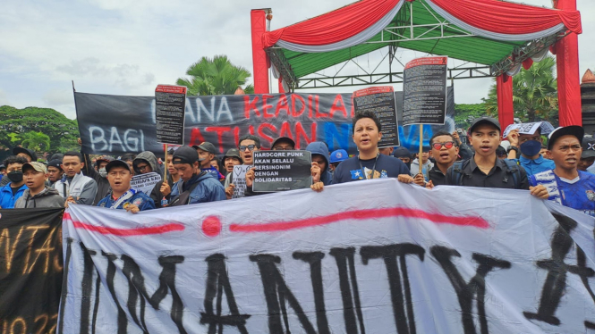 Demonstrasi Aremania minta usut tuntas Tragedi Kanjuruhan