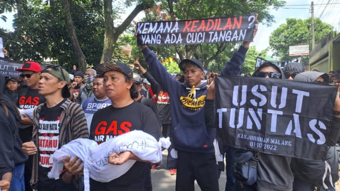 Demonstrasi Aremania di Kejari Kota Malang