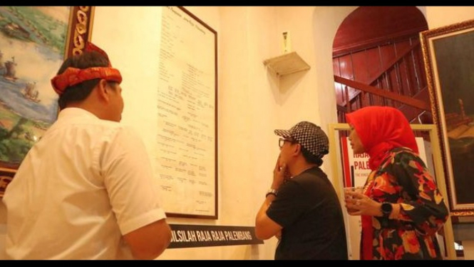 Wali Kota Malang, Sutiaji saat melihat warisan sejarah Palembang