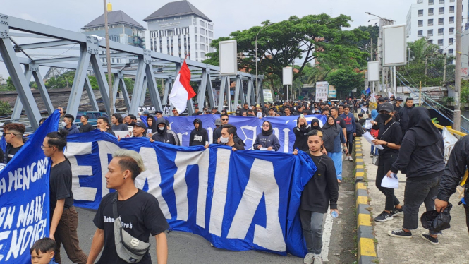 Demonstrasi Aremania di Soekarno-Hatta