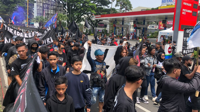 Demo Aremania di Ciliwung Kota Malang
