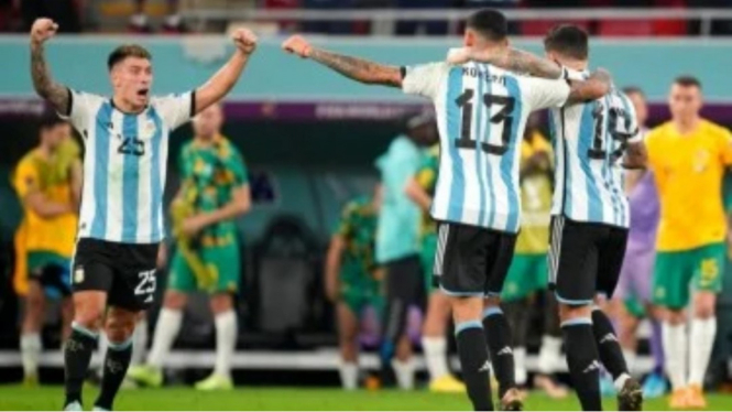 Para pemain Argentina merayakan kemenangan atas Australia