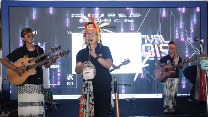 Wali Kota Malang, Sutiaji bernyanyi di Festival Mbois
