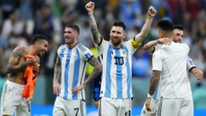 Pemain Argentina merayakan kemenangan atas Kroasia