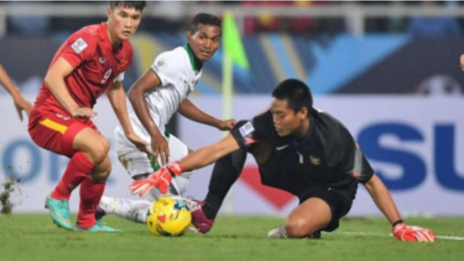 Kiper Timnas Indonesia, Kurnia Meiga Hermansyah, di Piala AFF 2016