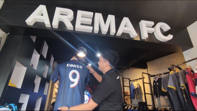 Jersey Evan Dimas nomor 9 di Arema FC Store