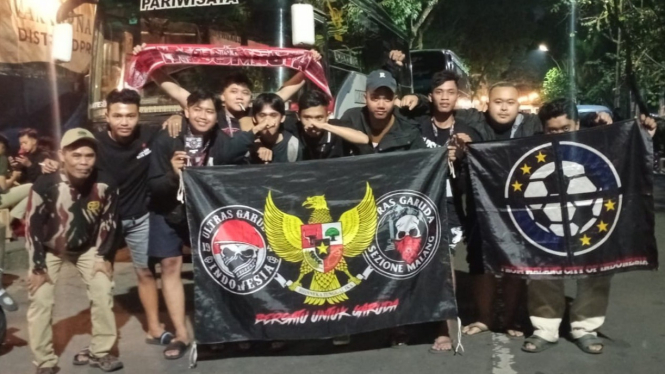 Ultras Garuda Indonesia Sezione Malang berangkat ke Jakarta