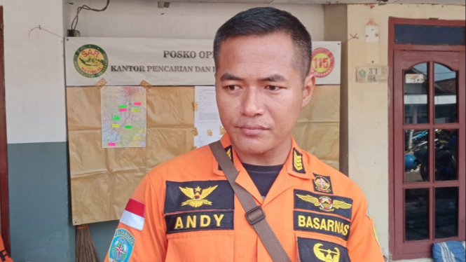 Komandan Tim Pencarian, Basarnas Surabaya, Andi Pamuji.