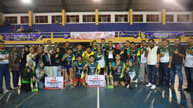 Tim bola voli karang taruna  juara Bupati Cup.