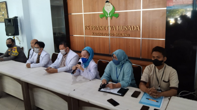 Konferensi pers RS Prasetya Husada.