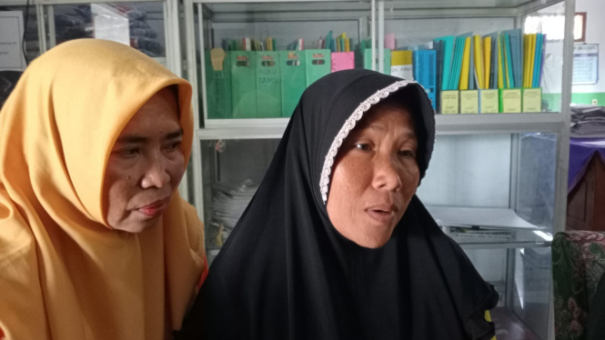 Ismul Hayati (40) ibu korban pemukulan dalam video yang viral.