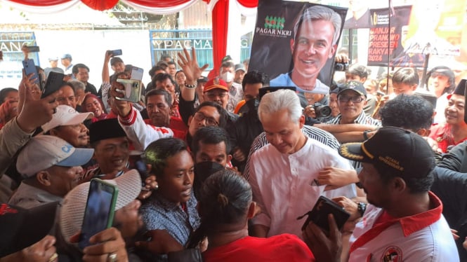 Ganjar Pranowo disambut relawan di Malang Raya