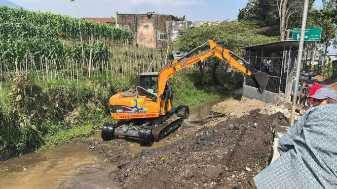 Normalisasi sungai yang dilakukan DPUPR Kota Batu